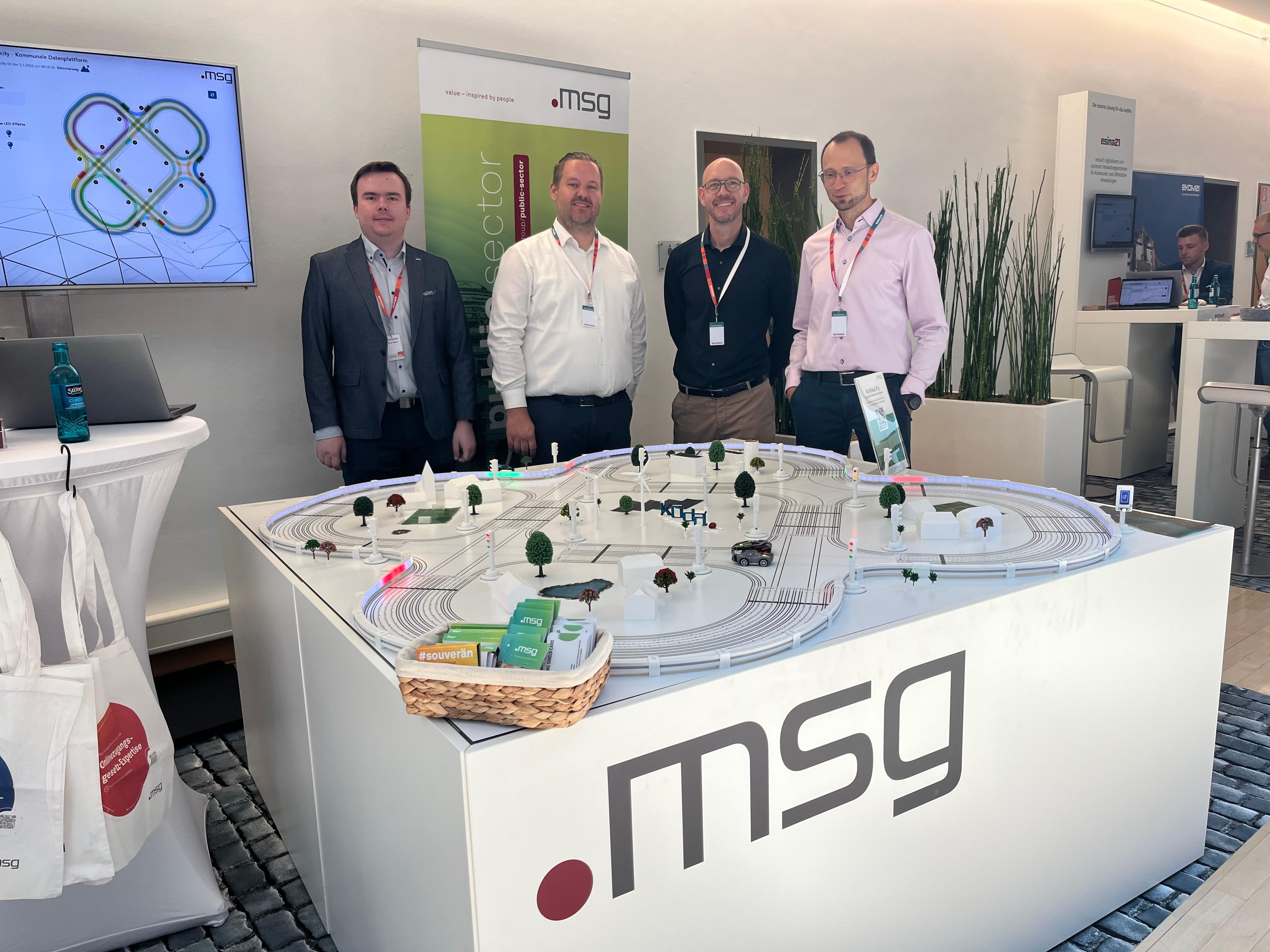 Simon Wagner, Florian Voelkl, Carsten Schulte und Helmut Königseder am msg-Stand auf dem Kongress